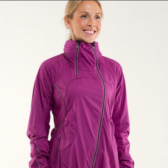 Lululemon Run: Inspire 🌧 🧥 Jacket Size 2 - Picture 1 of 6